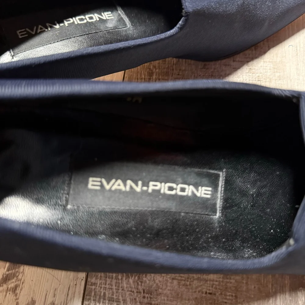 Vintage Evan-Picone Navy Blue Flats & Loafers Size 9.5